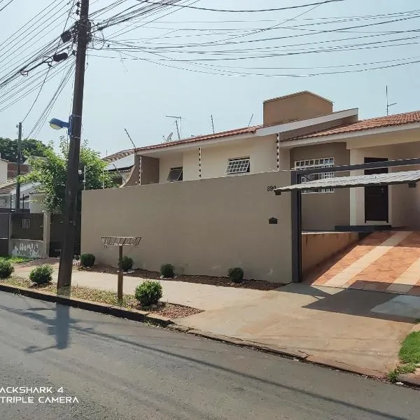 Casa Térrea 3 quartos, sendo 1 suíte Maringá，位于Maringá的酒店