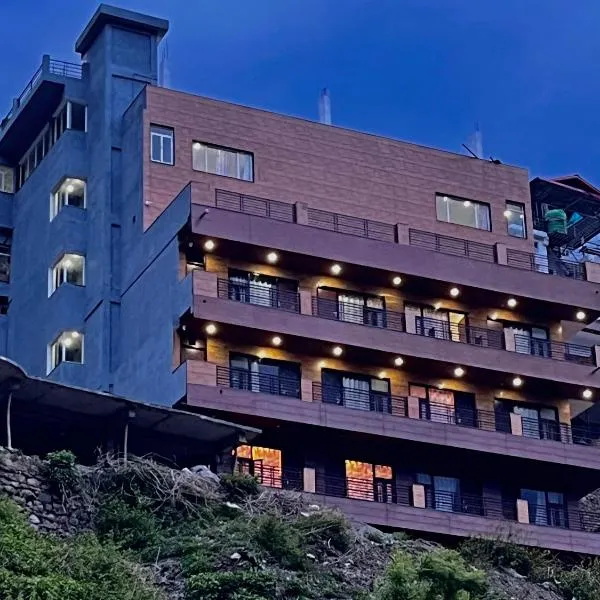 River Grand Resort - A Peaceful Stay Kempty Fall Mussoorie，位于穆索里的酒店