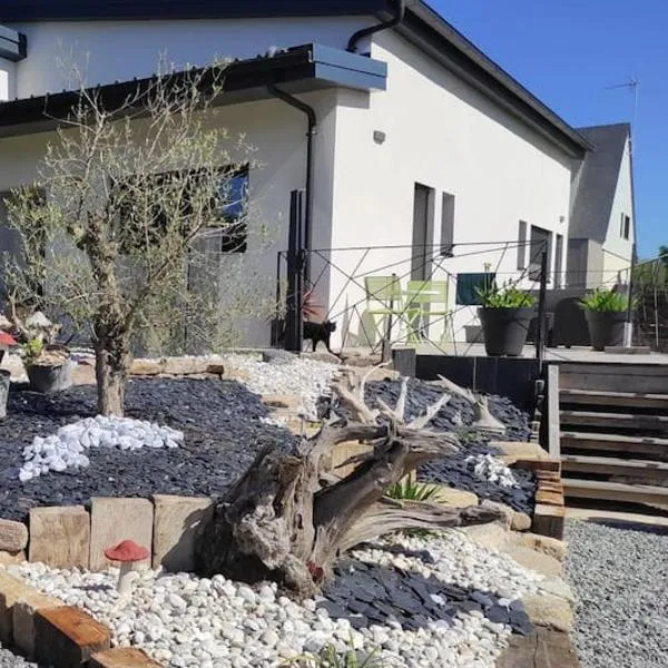 Studio Mado proche centre ville questembert，位于Questembert的酒店