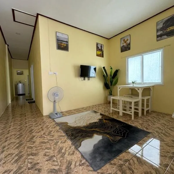 Narathiwat Homestay rumah kuning，位于Ban Kam Pong Ba Ru的酒店