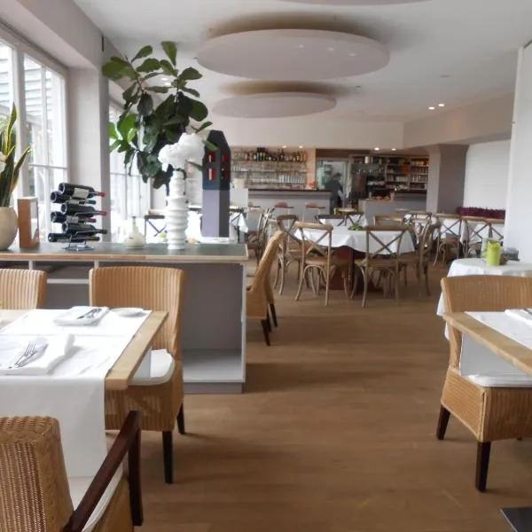 奥斯生物餐厅咖啡厅酒店，位于多瑙河畔诺伊堡的酒店