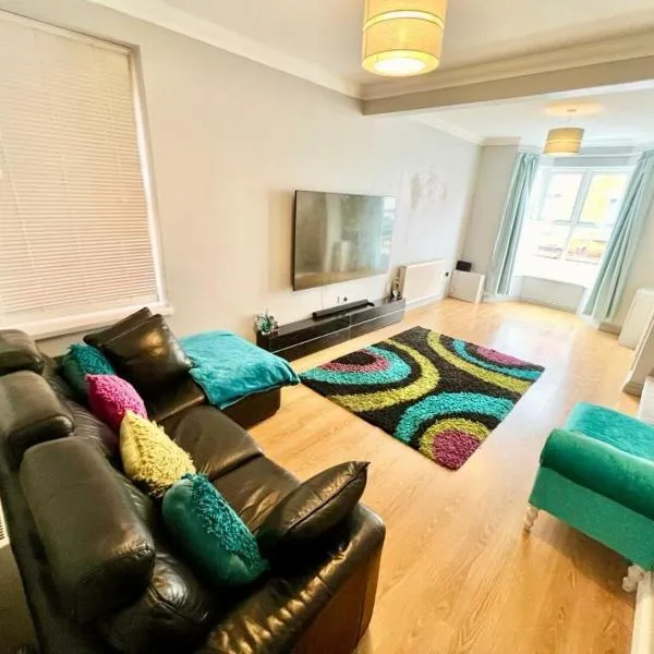 Lovely Spacious Room near Train Station and University，位于Dallington的酒店