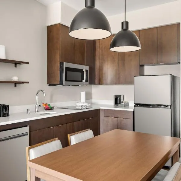Residence Inn by Marriott Milwaukee Brookfield at Poplar Creek，位于布鲁克菲尔德的酒店