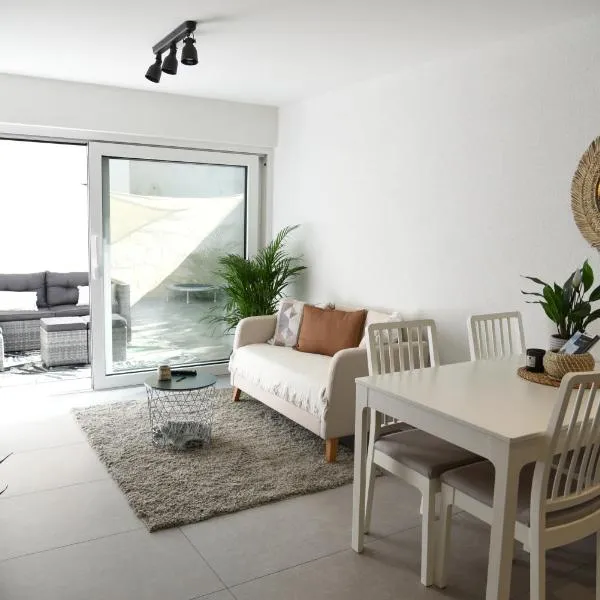 Charming studio with terrace 5 minutes from Murten，位于Münchenwiler的酒店