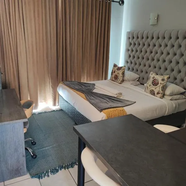 A47 self catering apartment inside Bains Lodge，位于布隆方丹的酒店