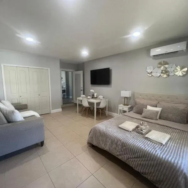 Peaceful Florida Studio，位于莱克兰的酒店