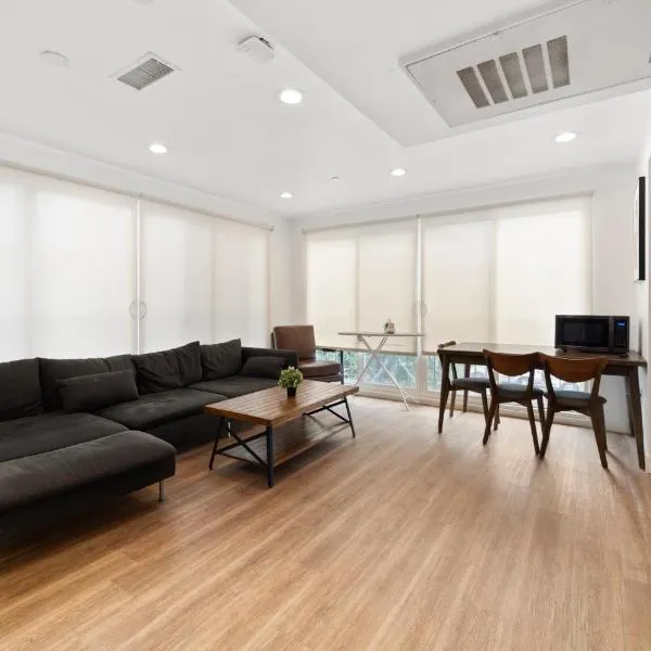 Spacious 1-BD Hideaway Close to USC Room with Share Livingroom，位于洛杉矶的酒店