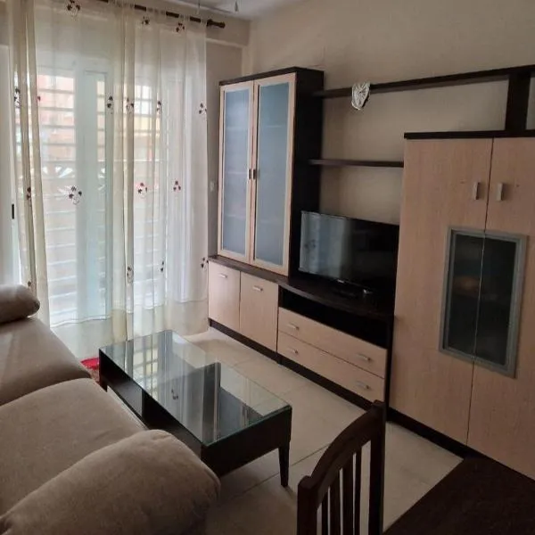 Lovely Beach flat, ground floor, with fast WiFi, AC and Heating，位于贝利雷瓜尔德的酒店