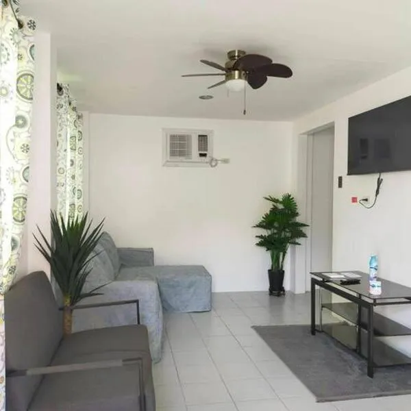 Casa Bugambilia Downstairs Unit，位于Balamban的酒店