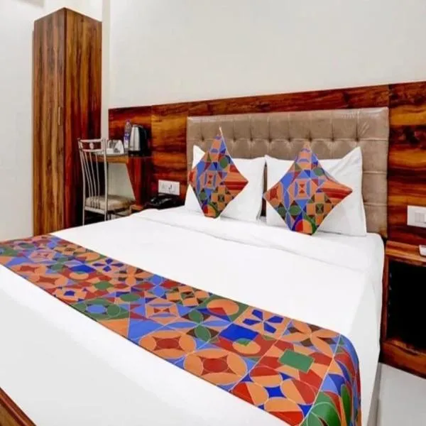 Transit Golden Sands Near International Airport T2 Mumbai,位于孟买的酒店