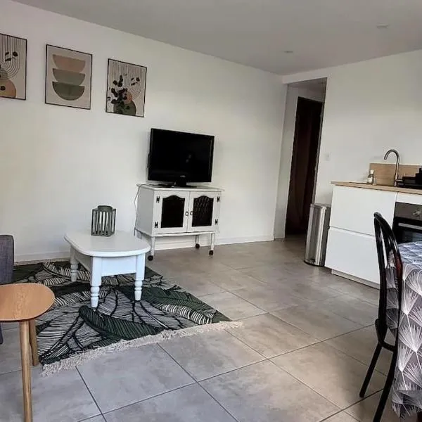 2 pièces avec terrasse，位于Malestroit的酒店