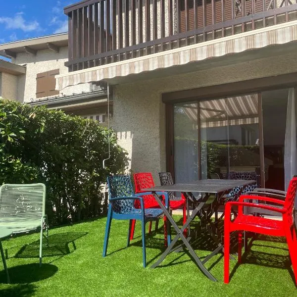 Maison très agréable avec extérieurs, bien située au plan d'eau Embrun，位于埃姆布能的酒店