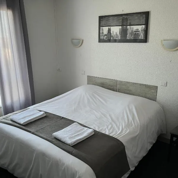 Hôtel Le Lyon Vert Commentry，位于科芒特里的酒店