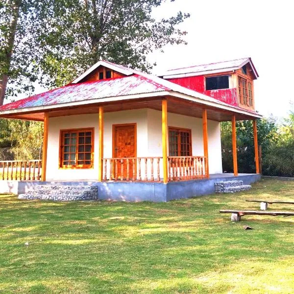 Riverside Attic Cottage At Country Club Balakot，位于Kawāi的酒店