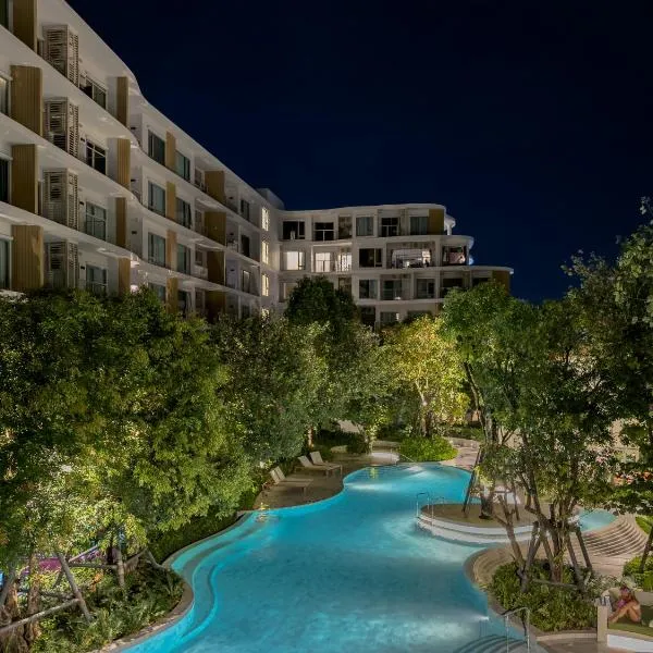PHYLL Condo Private Beach Vibes at Central Phuket 1 BR Unique Garden View，位于Ban Rangeng的酒店