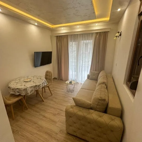 Alex Apartments ,50m from the sea,FREE PRIVATE PARKING，位于多布罗塔的酒店