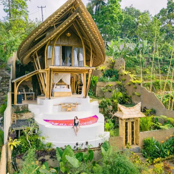 Danaswari Bali Bamboo House，位于Selat的酒店