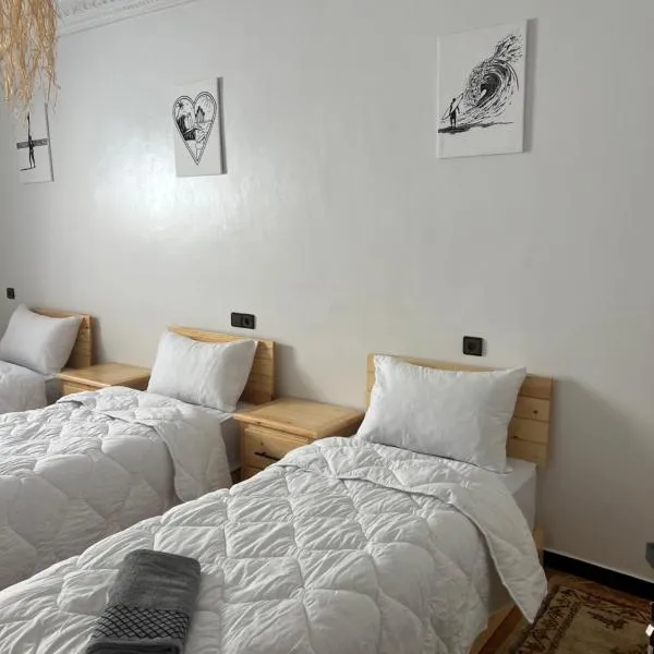 Arinas Surf Hostel，位于塔哈佐特的酒店