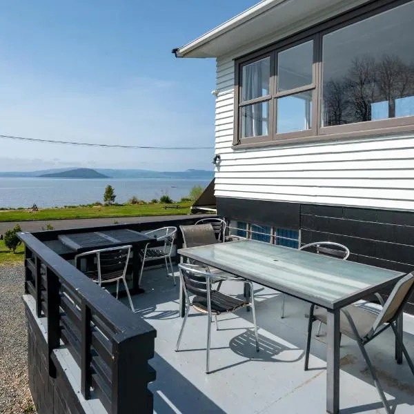 Authentic Kiwi Lodge by the Lake，位于罗托鲁瓦的酒店