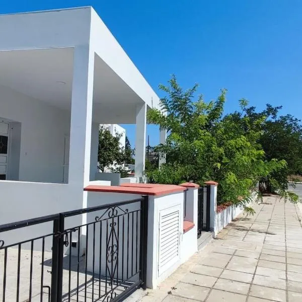 Bungalow House Kiti, seaside，位于Kiti的酒店