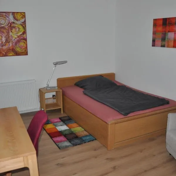1-Zimmer-Appartment in Troisdorf Sieglar，位于Oberlar的酒店