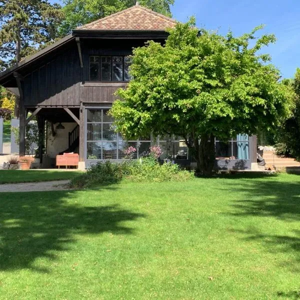 'Le Petit Clos Suites'- Charming Getaway on Leman Lake，位于尼翁的酒店