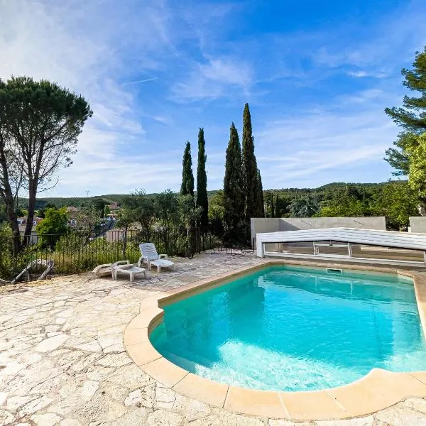 Superbe Gîte T2 4 personnes à 5 mn du Castellet et du Circuit Paul Ricard et à 10 mn de la plage，位于勒卡斯特雷特的酒店