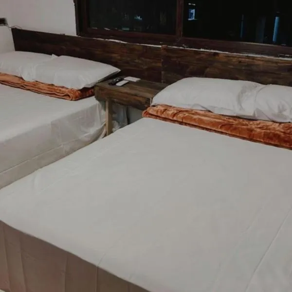 Hotel y Restaurante las Minas，位于埃斯基普拉斯的酒店