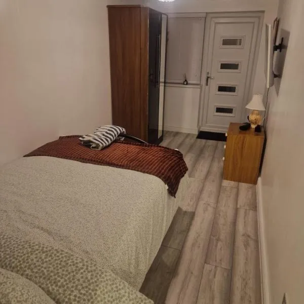 Sariyu space studio flat with own bathroom and Kichen，位于雷纳姆的酒店