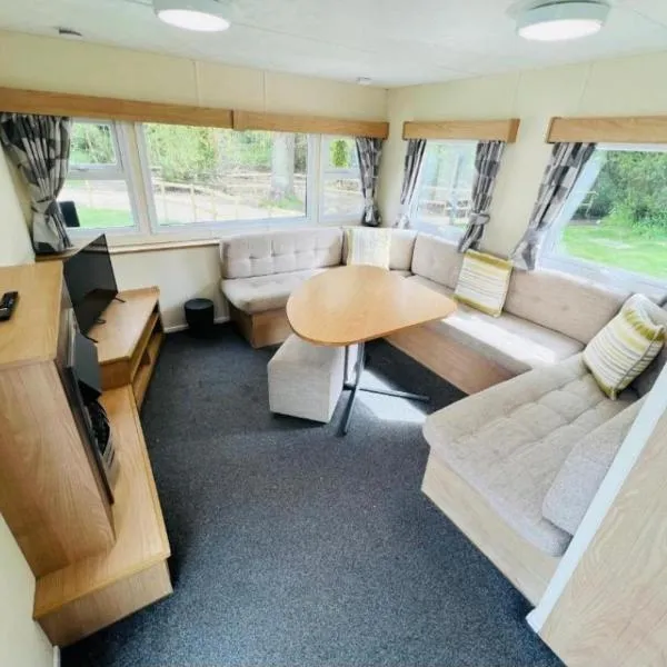 3 bedroom caravan 14 kingsgate，位于尚克林的酒店