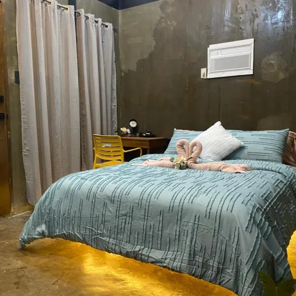 TOBY HOUSE SiARGAO，位于Catagnan的酒店