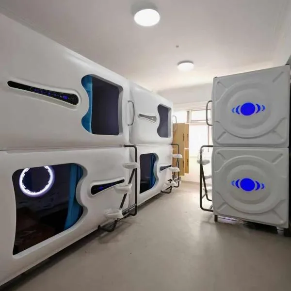 Hostel Space Capsule，位于马德里的酒店