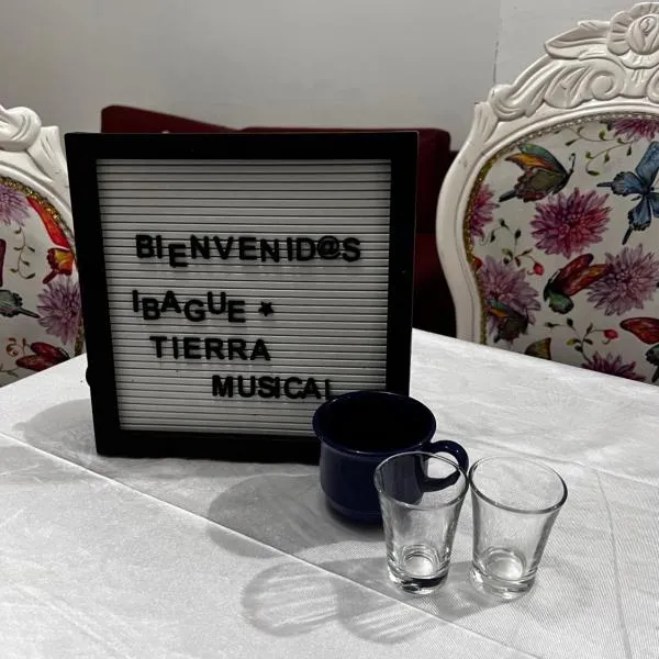 Apartamento amplio en conjunto，位于伊瓦格的酒店