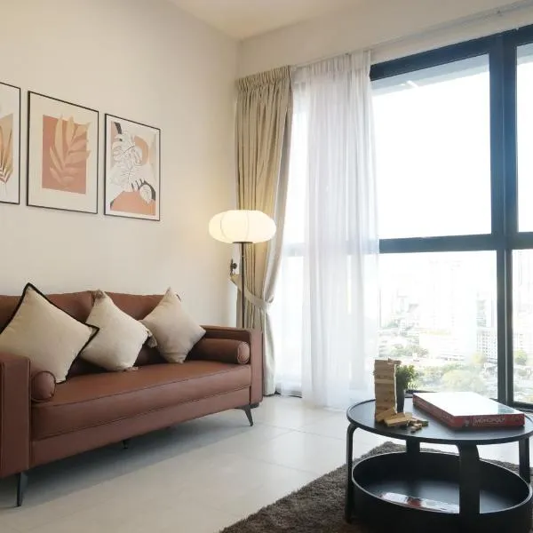 Urban Suites Infinity Pool 3BR 2Carparks 8pax，位于日落洞的酒店