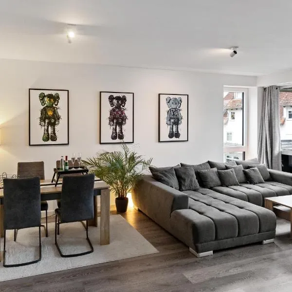 Modern Style Business Suite - Office - Kitchen - Balcony，位于黑措根奥拉赫的酒店