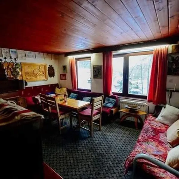 Čarobna Kuća Jahorina，位于亚霍里纳的酒店