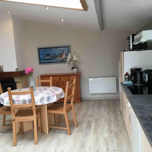 Gite avec courette bord mer La Hague Port Racine，位于Saint-Germain-des-Vaux的酒店