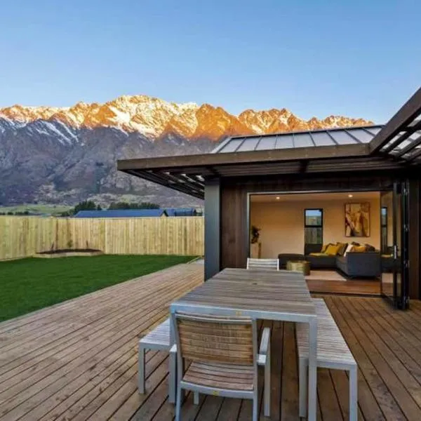Remarkable stay in Queenstown !!!，位于皇后镇的酒店