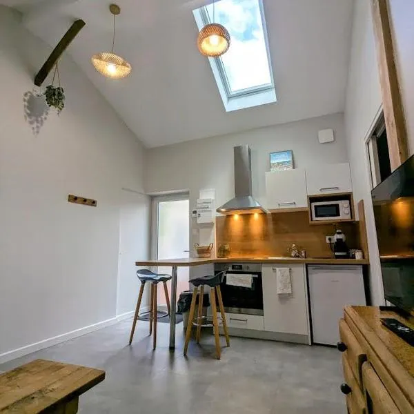 Le Bohème, sauna & spa，位于Riorges的酒店