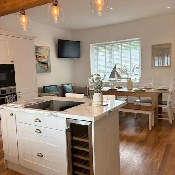 House in the heart of Pembroke，位于彭布罗克的酒店