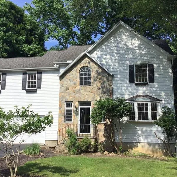 Enjoy all Westport has to offer!，位于韦斯特波特的酒店