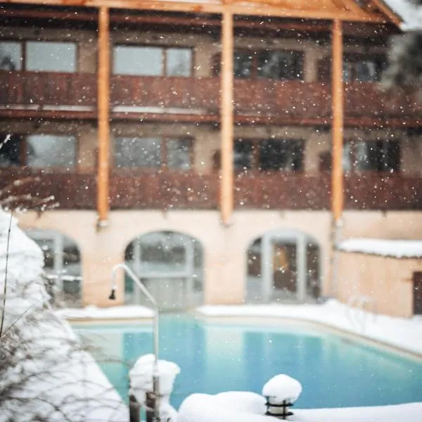 Alliey & Spa Piscine Appart-hôtel Serre chevalier，位于Le Casset的酒店