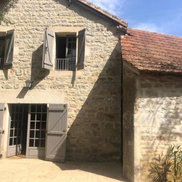 Charmante Ferme Rénovée Piscine，位于Caylus的酒店