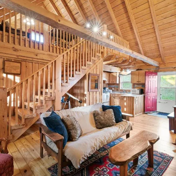 Gorgeous Log Cabin - Wineries, Dan River, Hiking，位于Meadows of Dan的酒店