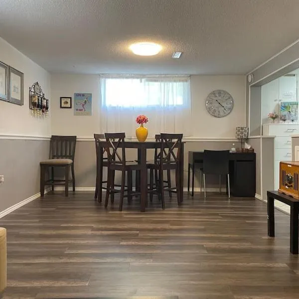 2 bedroom rental apartment , 1 sofa bed, 2 car parking,位于米西索加的酒店