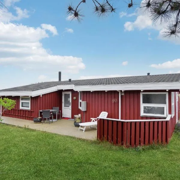 4 Bedroom Lovely Home In Hundested，位于韩德斯泰德的酒店