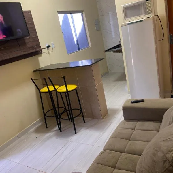 Flats com ar condicionado, garagem e internet，位于皮拉波拉的酒店