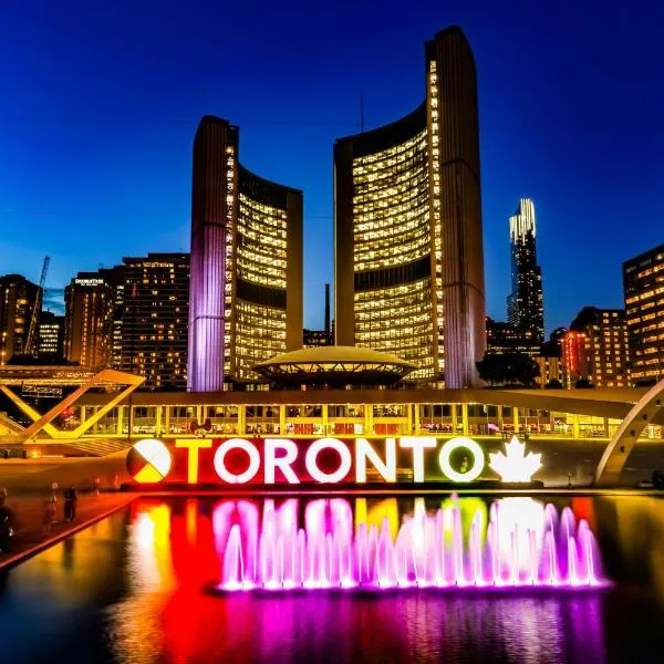 City View Towers - Steps to CN Tower - Pool & Hot tub - Free Parking，位于多伦多的酒店
