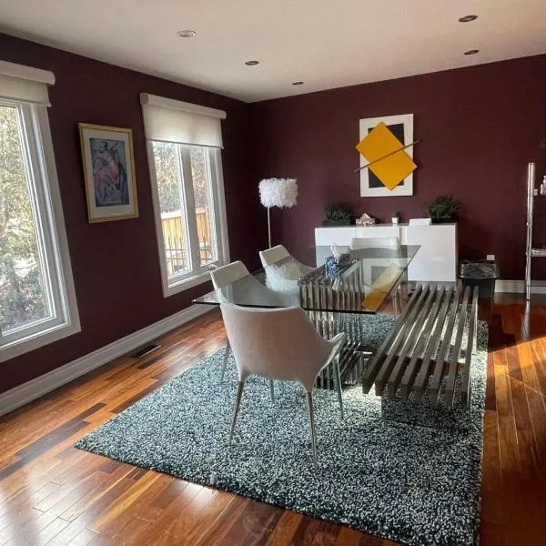 Family-Friendly Retreat for 14 in Richmond Hill，位于列治文山的酒店