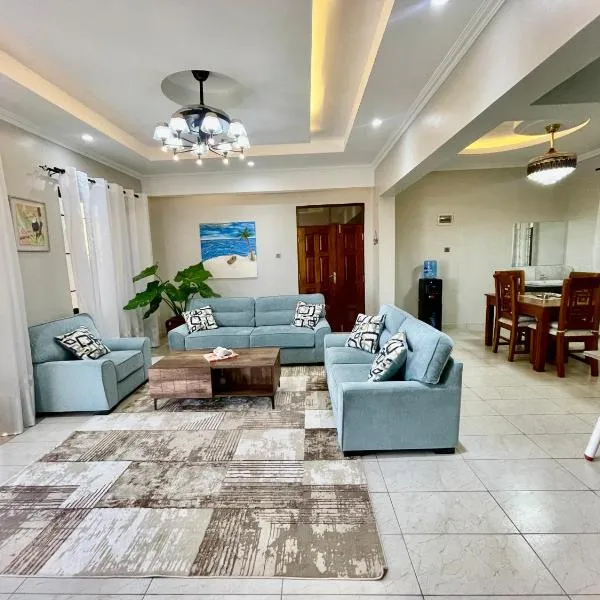 Zuri's Luxurious Oceanview Penthouse, Meters from the beach，位于杉祖的酒店